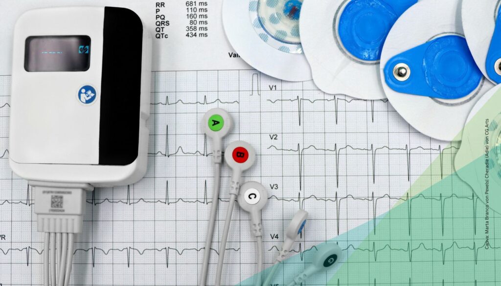 EKG mit Anschlüssen und Auswertung