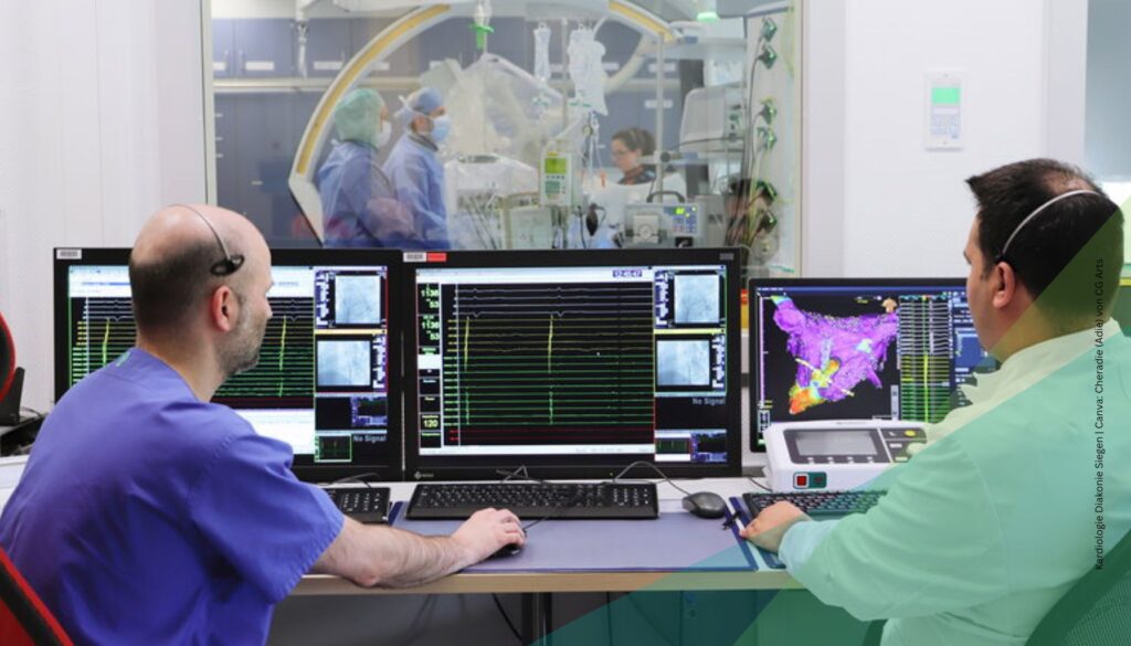 Zwei Ärzte überwachen eine Herzoperation am Bildschirm zum Thema Vorhofflimmern - was Patienten wissen sollten.